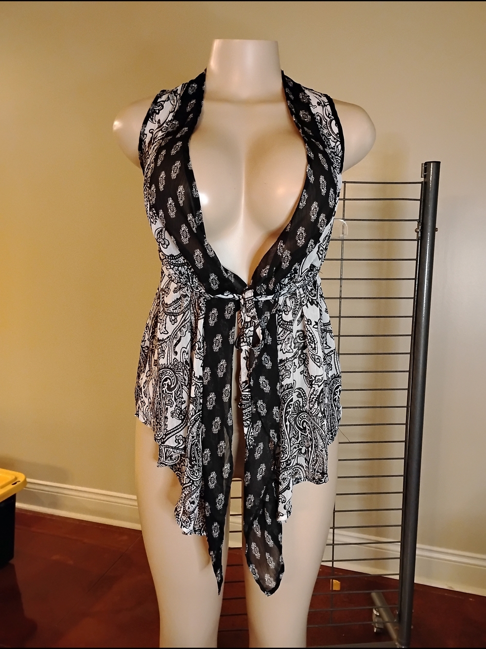 Cato‎ Black and White Paisley Halter Top with Tie Front